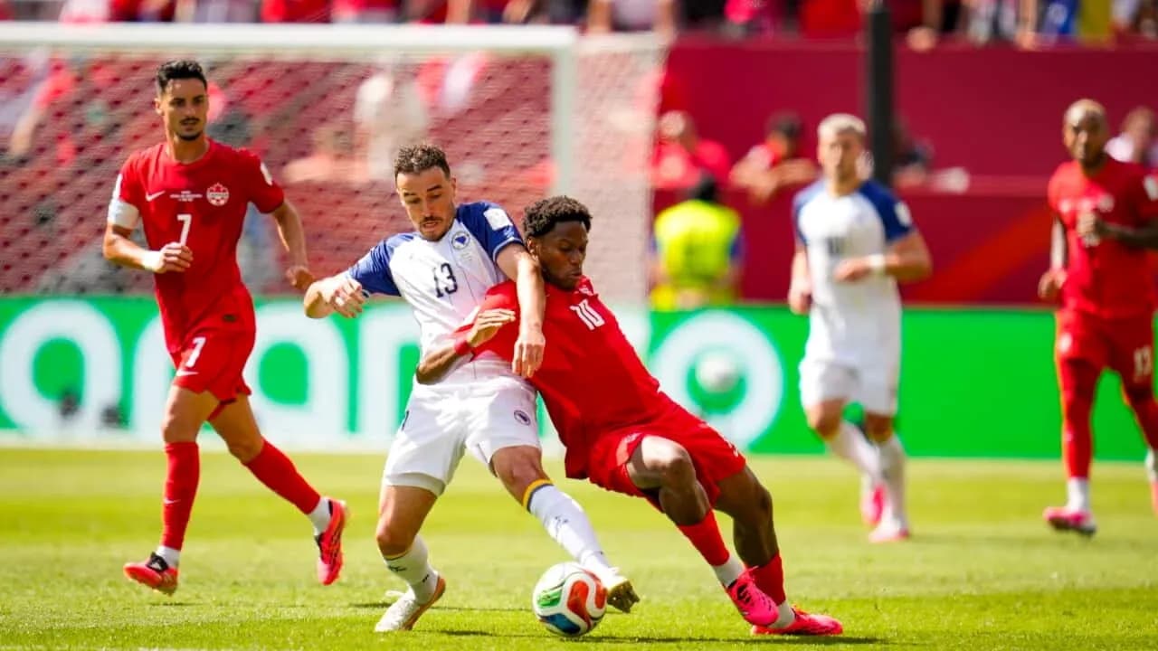 Acción de juego entre Canadá y Bosnia