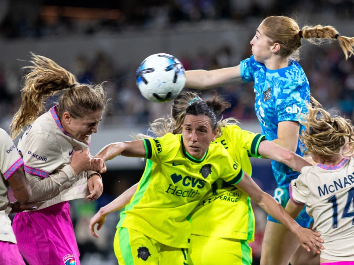 Jugadora del Houston Dash intenta marcar un gol