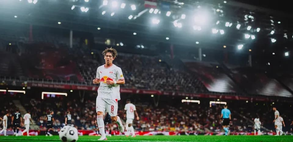 Jugador de Red Bull Salzburg en acción