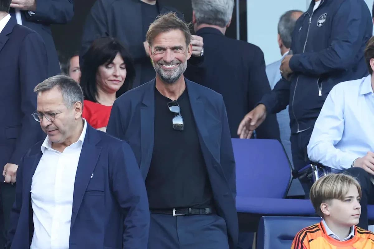 Jürgen Klopp sonriendo en un evento deportivo