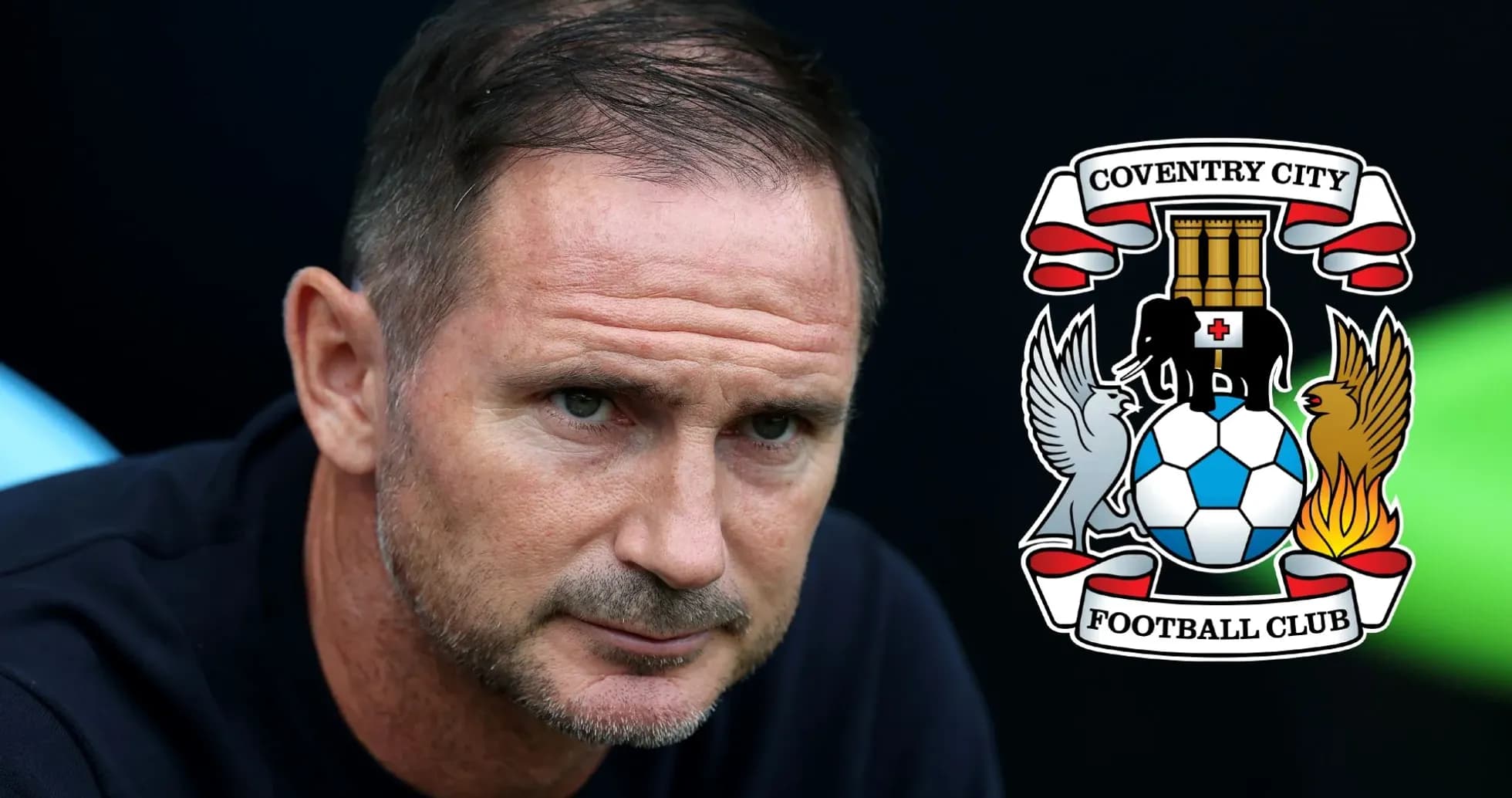 Entrenador de Coventry City mirando hacia adelante