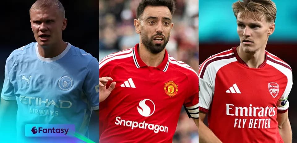 Tres jugadores de fútbol en sus camisetas de equipos