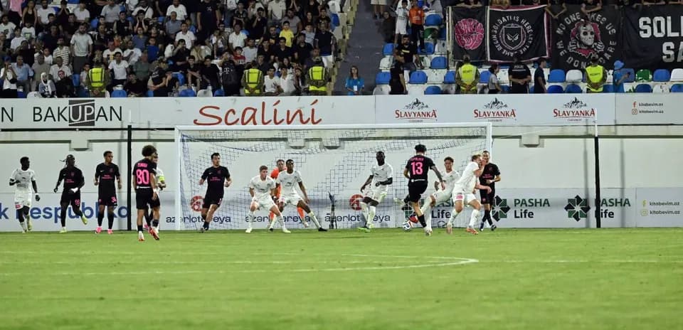 Partido entre KuPS y Sabah FA en la UEFA