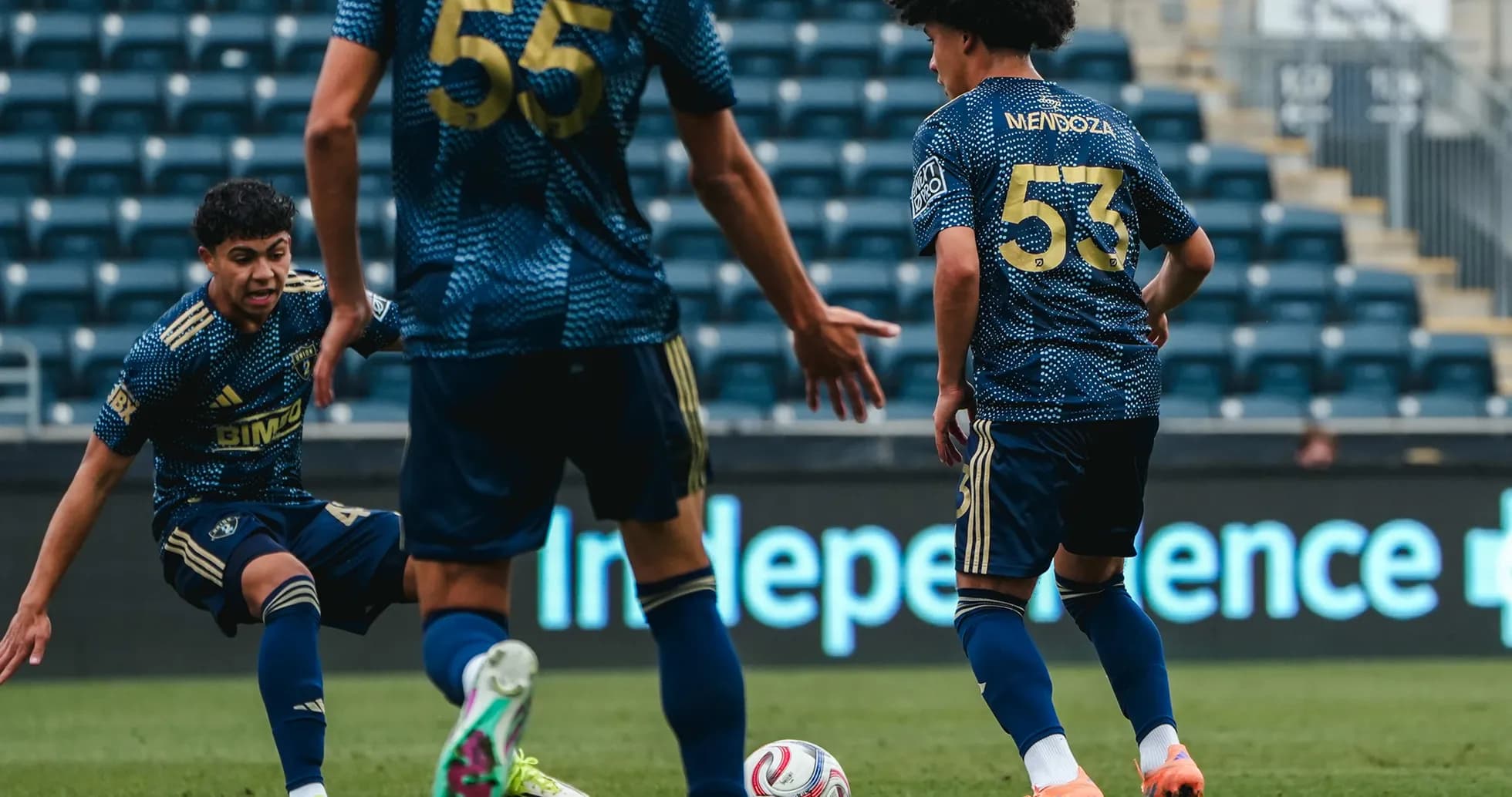 Dos jugadores del Philadelphia Union II en acción