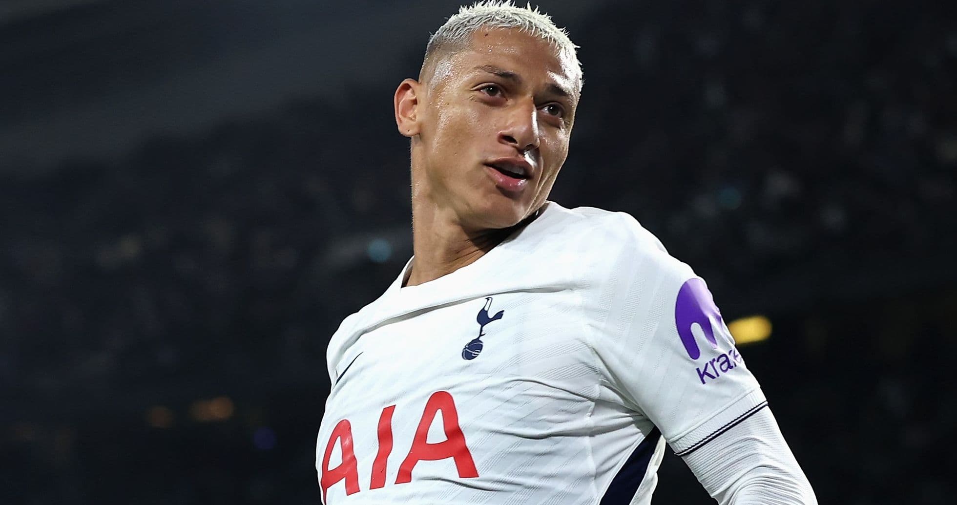 Mohamed Salah y Fabinho intentan convencer a Richarlison para un traspaso a Trabzonspor