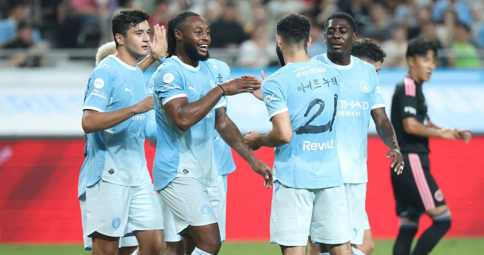 Manchester United sorprende con oferta por Rayan Ait-Nouri de Manchester City en el último día de mercado