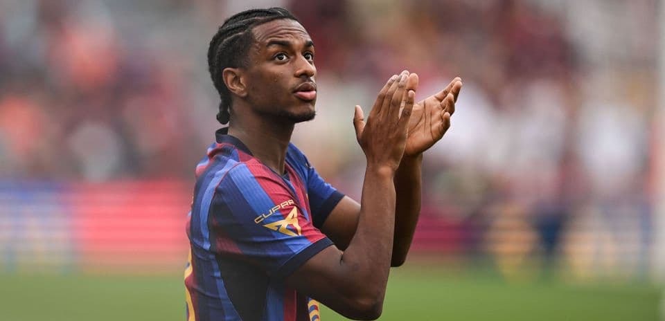 Alejandro Balde decide salir de Barcelona mientras Manchester United inicia negociaciones