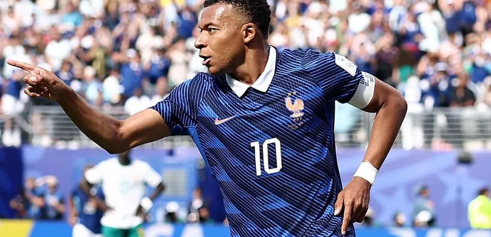 Kylian Mbappé supera a Ronaldo y brilla en la victoria de Francia sobre Suecia en octavos del Mundial
