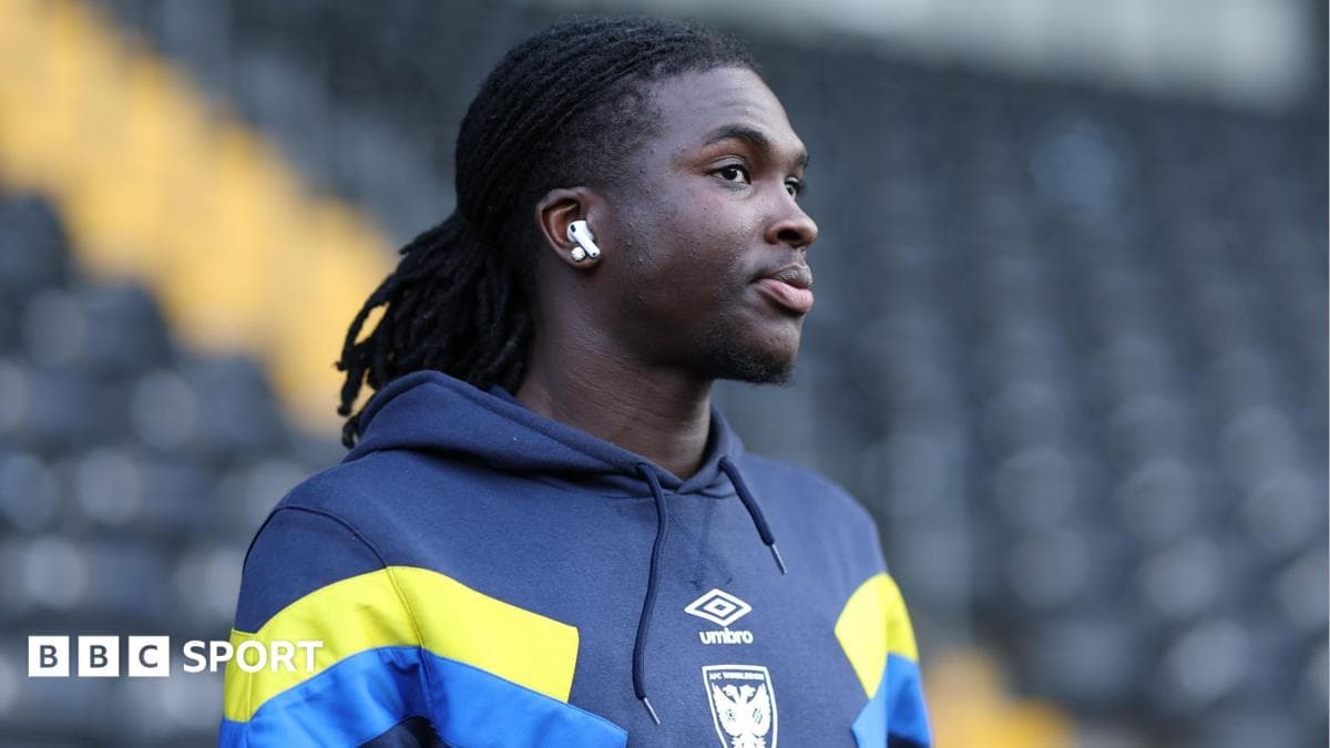 Osman Foyo firma con Rhode Island FC tras su paso por AFC Wimbledon