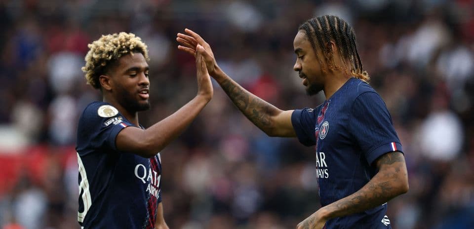 Liverpool avanza en fichajes: acuerdo con Mbaye y oferta mejorada por Barcola del PSG