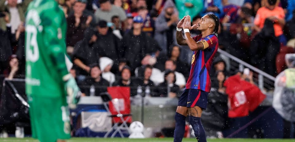Raphinha deslumbra con un hat-trick y revela el secreto de la racha imparable del Barcelona
