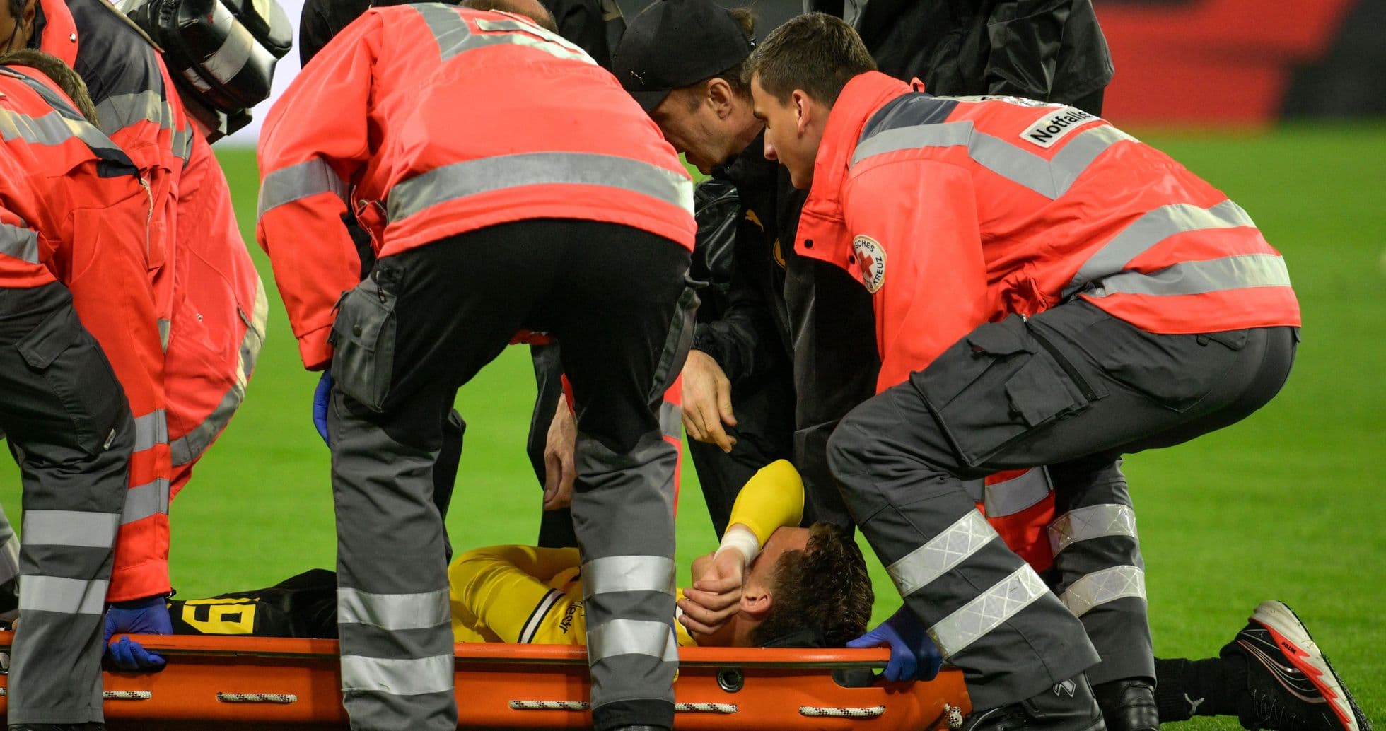 Konstantinos Karetsas, joven promesa del Borussia Dortmund, hospitalizado tras desmayarse en su debut en la Champions League