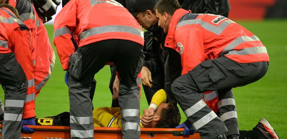 Konstantinos Karetsas, joven promesa del Borussia Dortmund, hospitalizado tras desmayarse en su debut en la Champions League