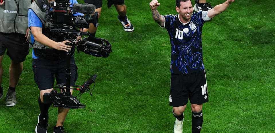 Cómo la victoria de Argentina impulsada por Lionel Messi frente a Inglaterra afectó el precio de las entradas para la final del Mundial