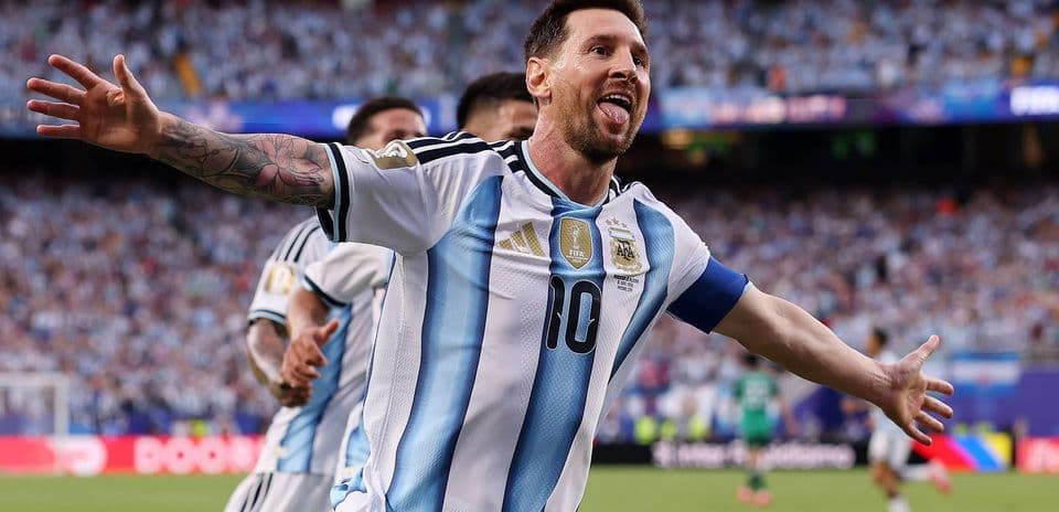 Messi Brilla y Argentina Comienza el Mundial con una Victoria Histórica ante Argelia