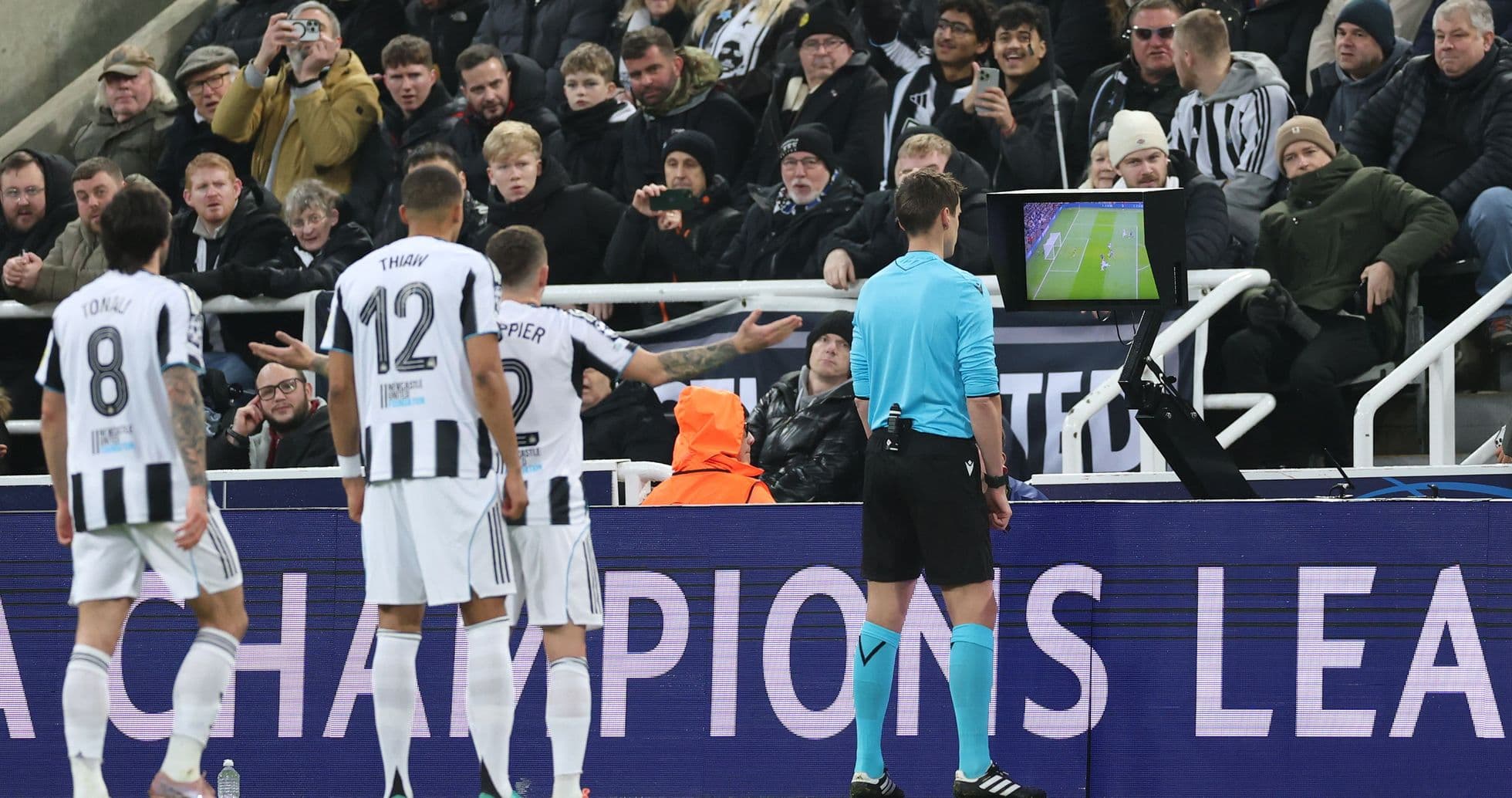UEFA presenta Clearline, plataforma para explicar decisiones del VAR a los aficionados