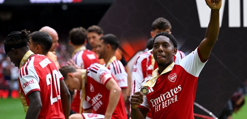 Alan Pardew asegura que Arsenal domina la Premier League tras ganar la Community Shield