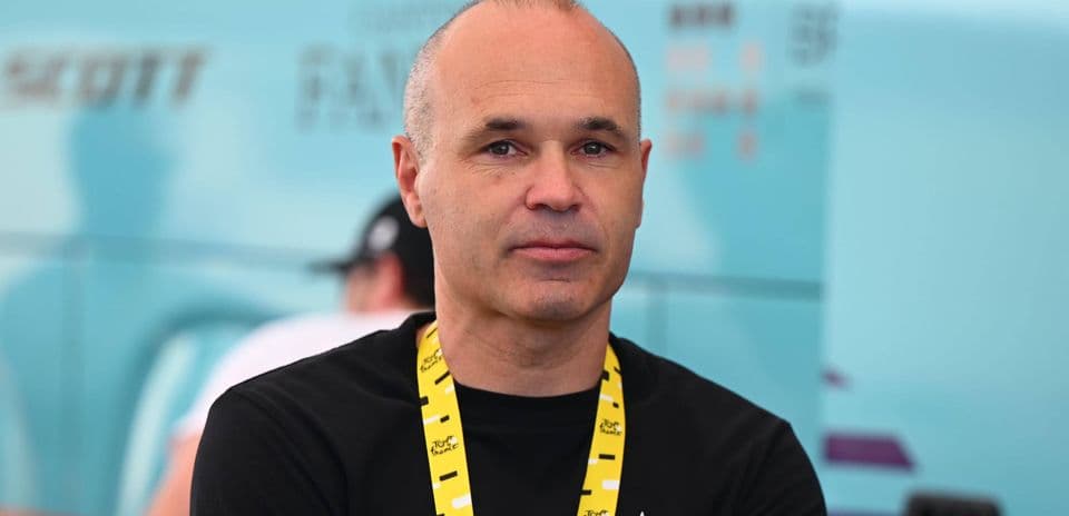 Andrés Iniesta inicia su carrera como entrenador en Emiratos Árabes Unidos
