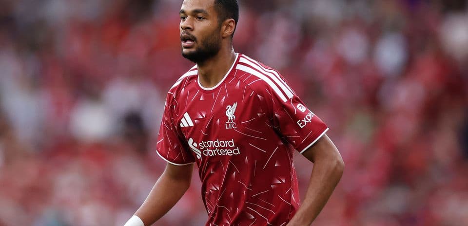 Iraola no garantiza la continuidad de Gakpo mientras Liverpool avanza por Barcola