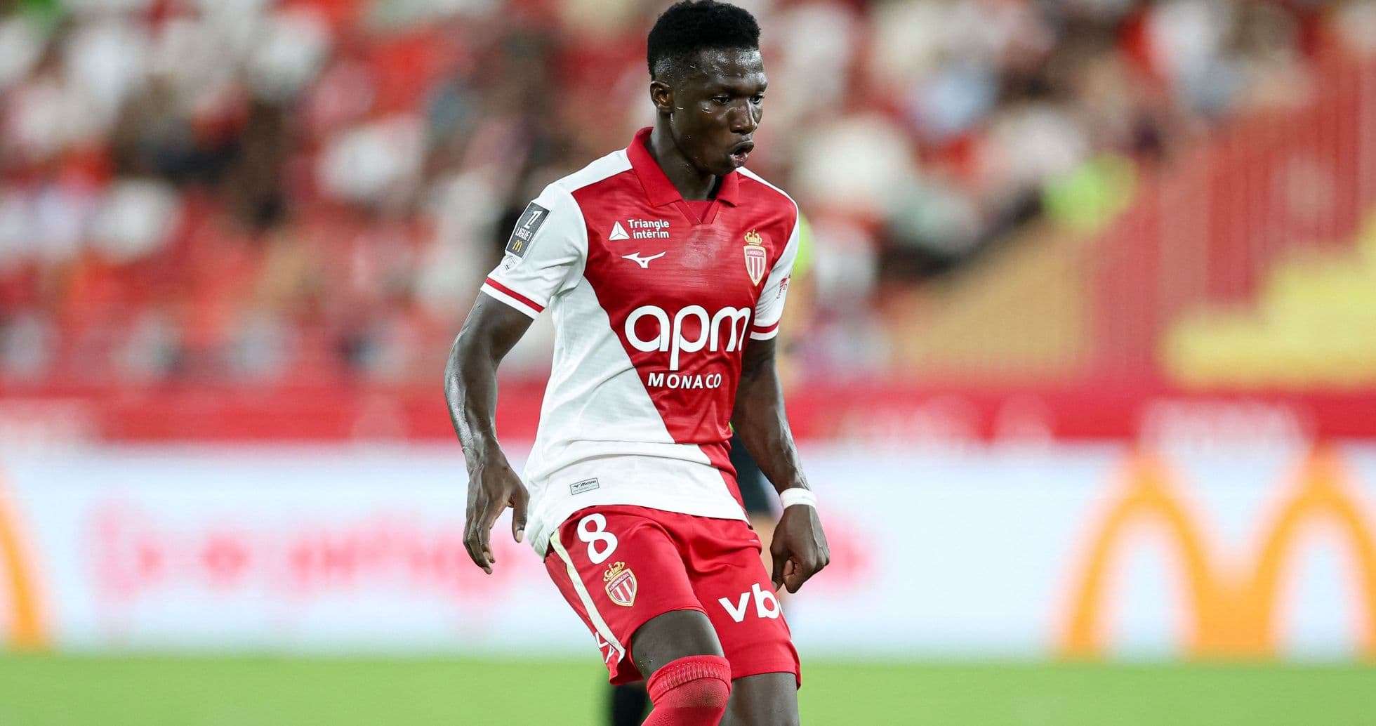 Chelsea cierra fichaje de Lamine Camara como sustituto de Enzo Fernández en el último día de mercado