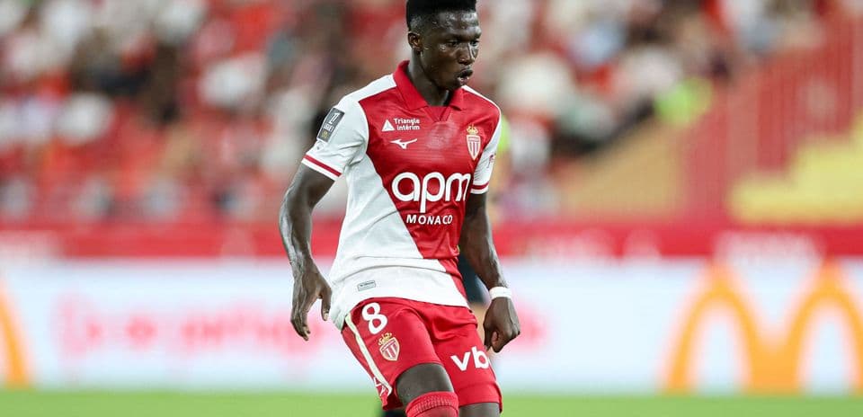Chelsea cierra fichaje de Lamine Camara como sustituto de Enzo Fernández en el último día de mercado