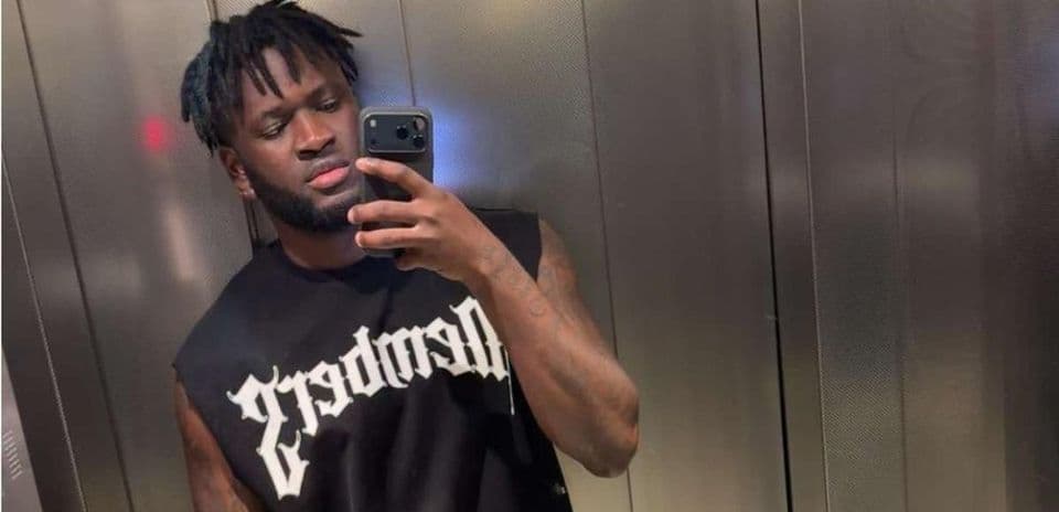 Victor Boniface sorprende al revelar los lujosos autos valorados en ₦800 millones de Taiwo Awoniyi