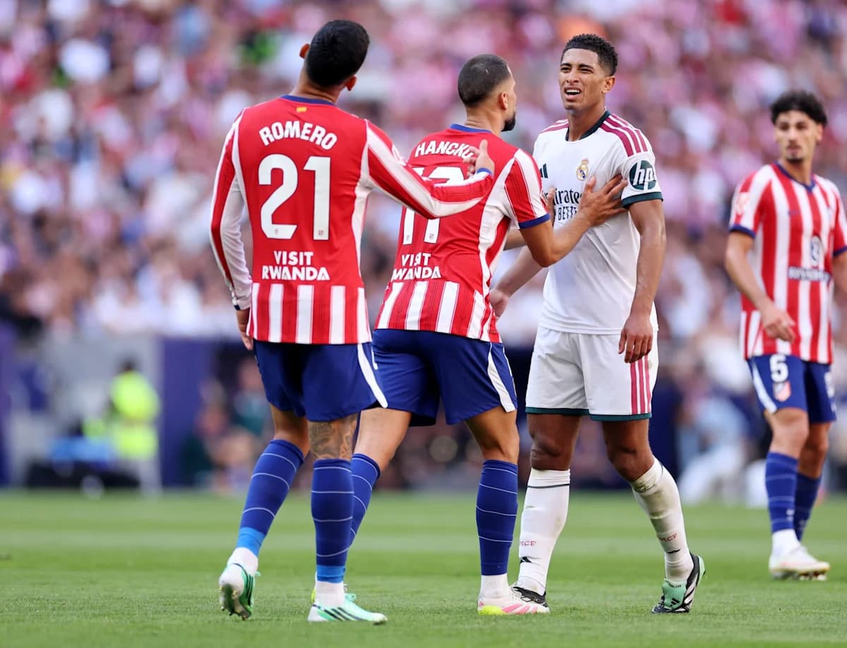 Jude Bellingham expresa su enojo con el árbitro tras la polémica derrota del Real Madrid en el derbi