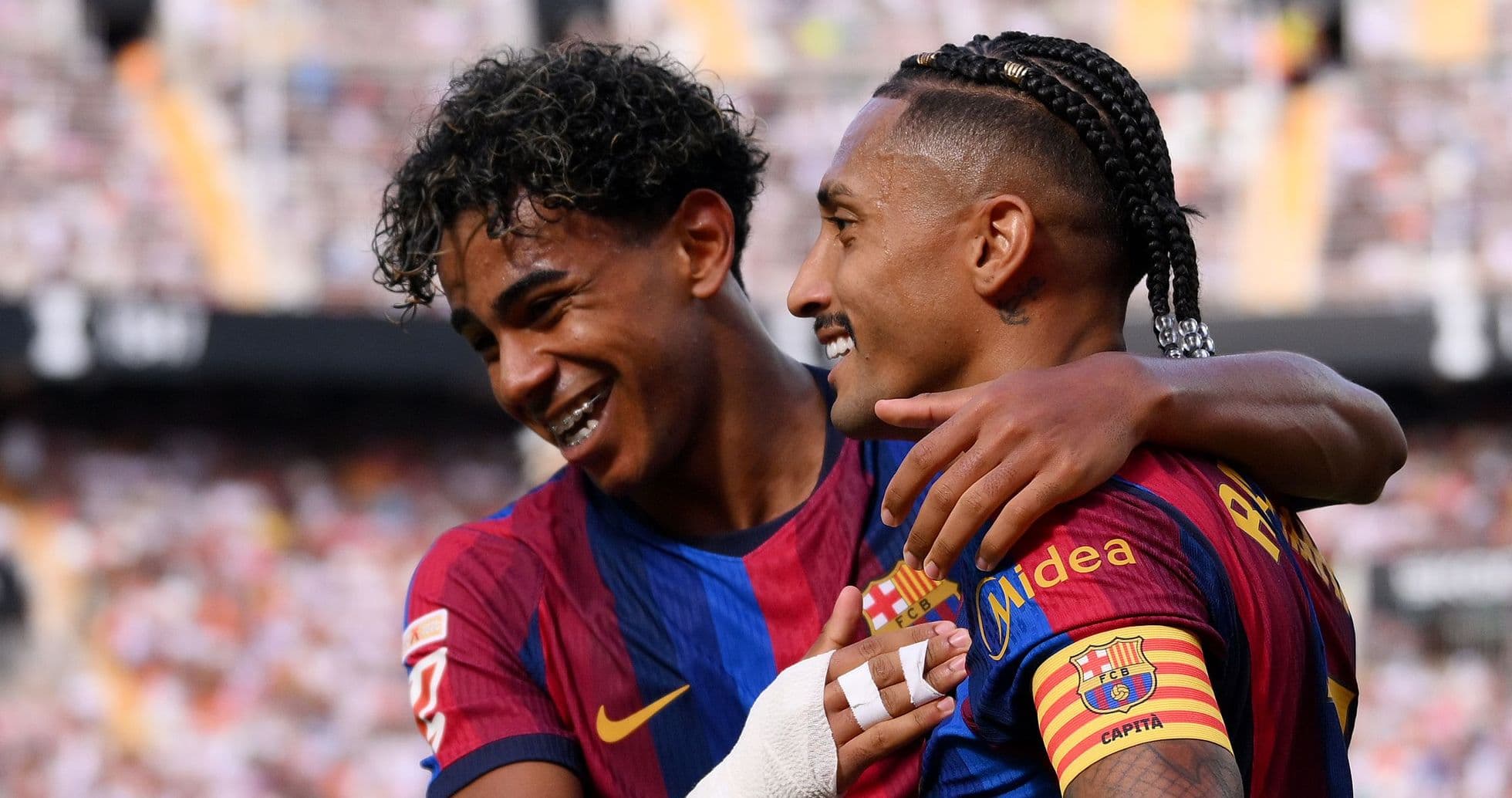 Raphinha iguala récord de Messi y Lamine Yamal anota dos veces en la goleada de Barcelona sobre Valencia 5-0