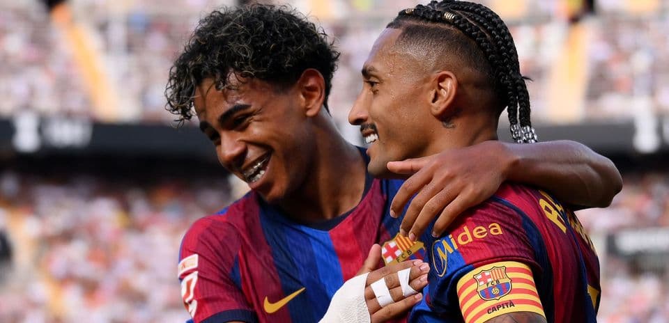Raphinha iguala récord de Messi y Lamine Yamal anota dos veces en la goleada de Barcelona sobre Valencia 5-0