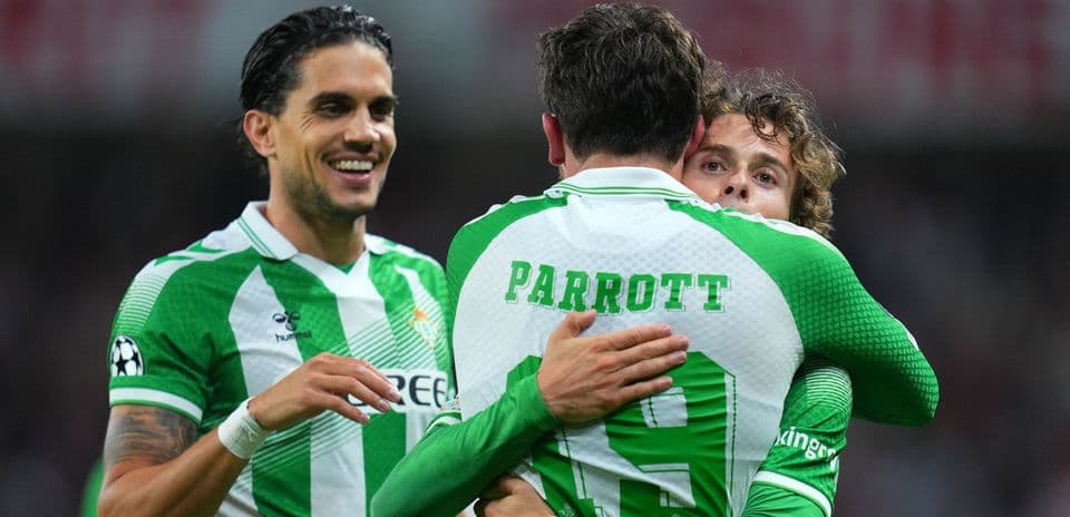 Troy Parrott lidera la remontada del Real Betis ante Lille con tarjeta roja para Ethan Mbappé en Champions League