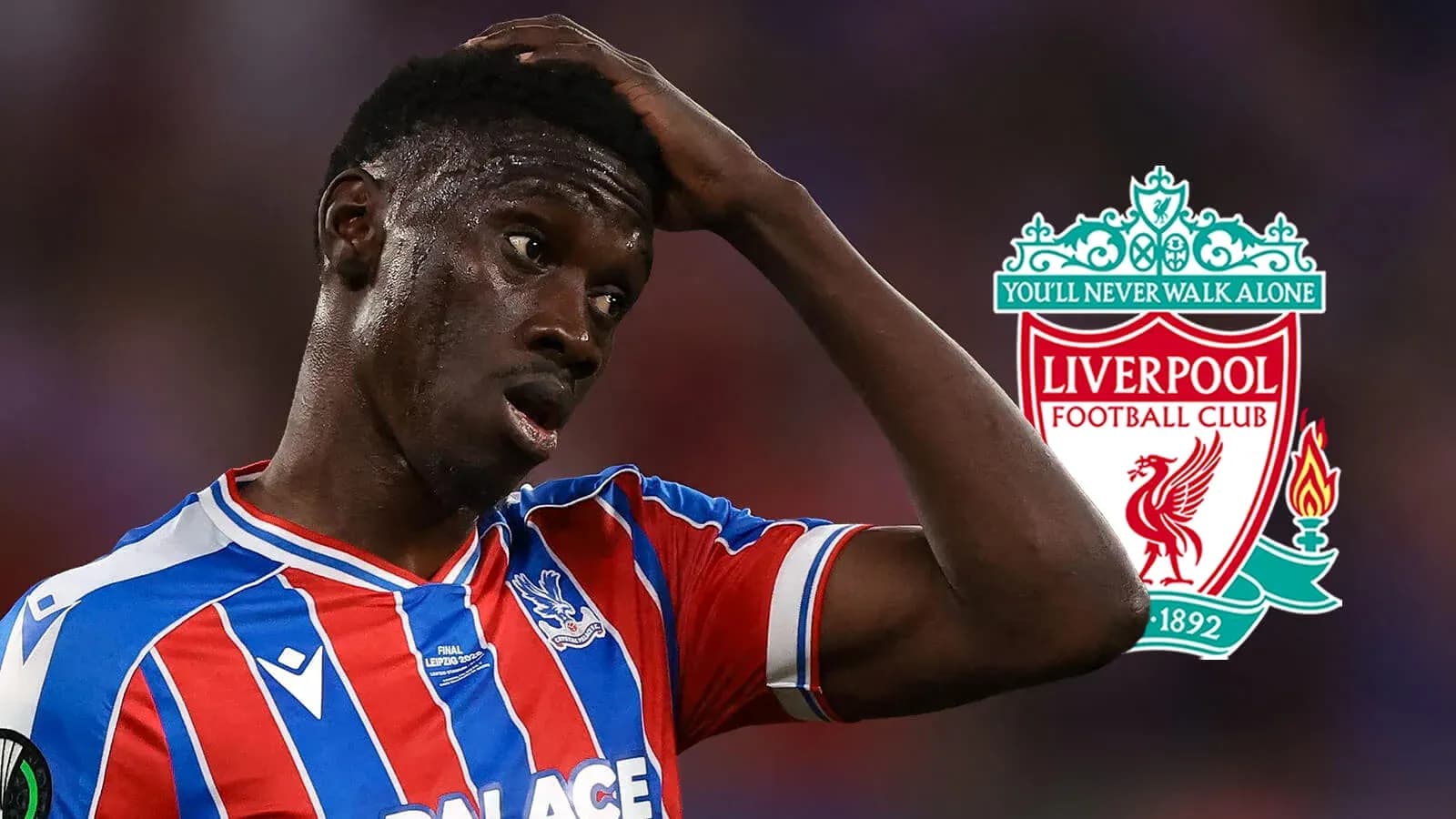 Jugador de Crystal Palace con camiseta roja y azul Jugador de Crystal Palace con camiseta roja y azul