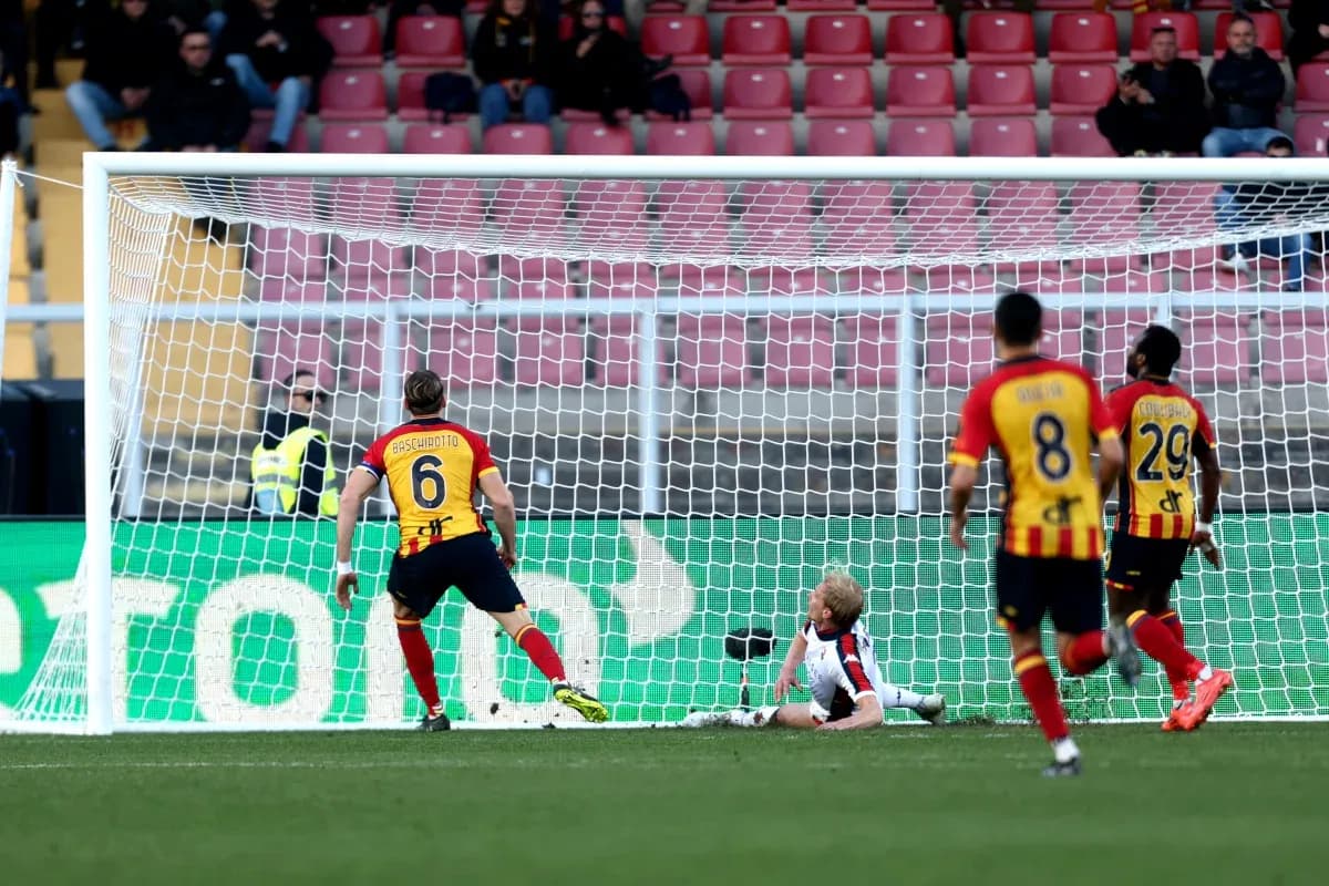 Gol de Lecce en el partido contra Genoa Gol de Lecce en el partido contra Genoa