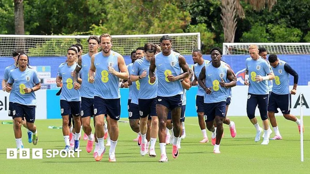Jugadores de Inglaterra corriendo durante entrenamiento Jugadores de Inglaterra corriendo durante entrenamiento