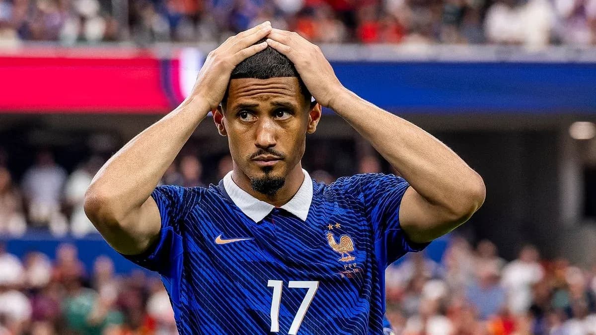Jugador de Francia con la mano en la cabeza Jugador de Francia con la mano en la cabeza