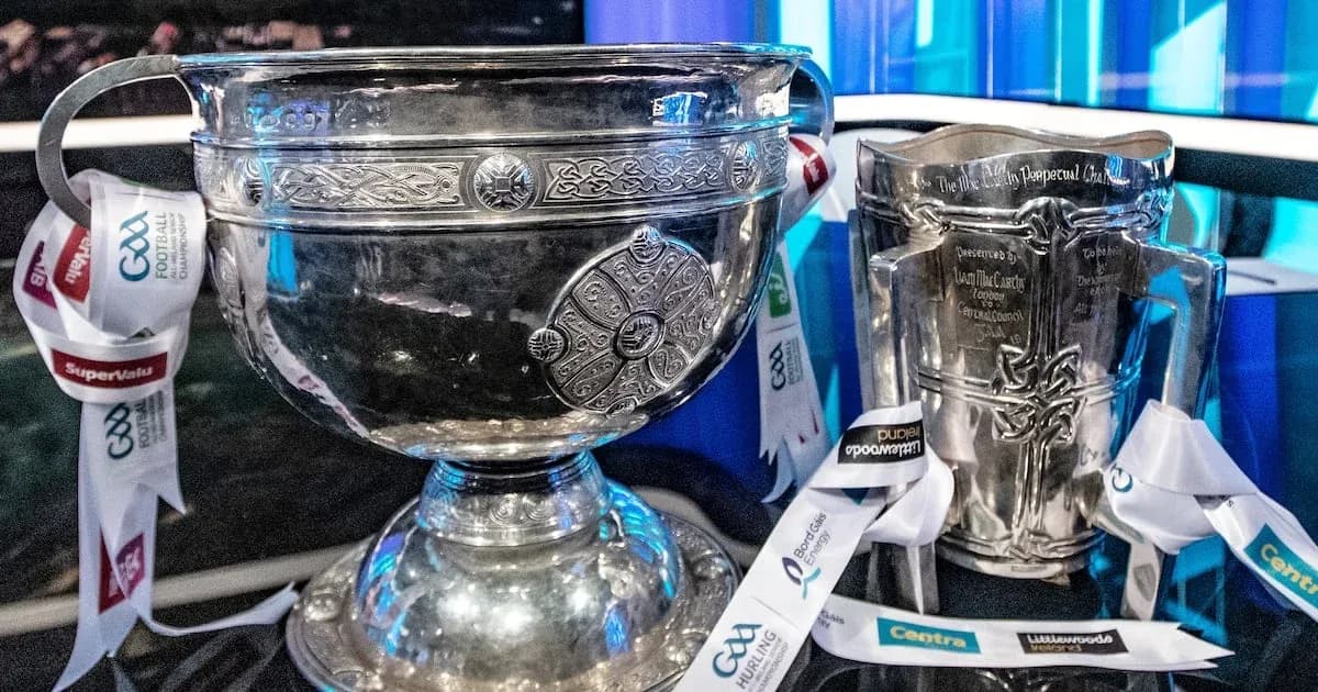 Trofeos del campeonato de fútbol y hurling de GAA Trofeos del campeonato de fútbol y hurling de GAA