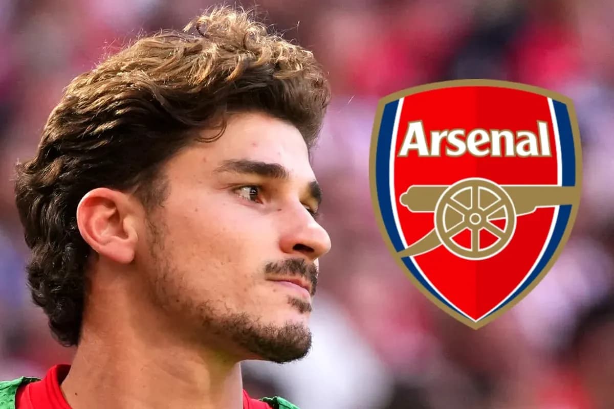 Jugador de Arsenal con fondo difuminado y escudo Jugador de Arsenal con fondo difuminado y escudo