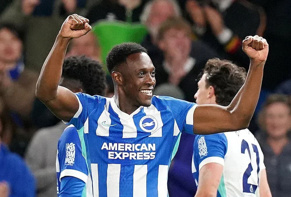 Jugador de Brighton celebrando un gol Jugador de Brighton celebrando un gol