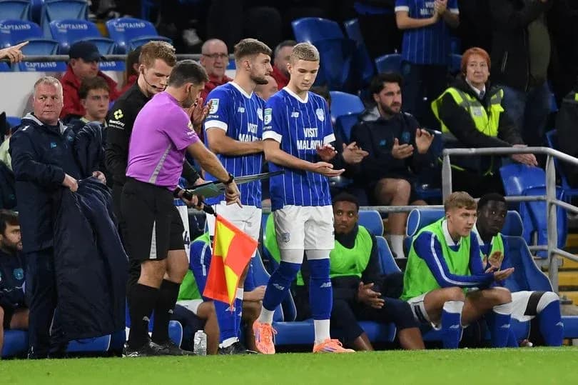 Sustitución de jugador en un partido de fútbol Sustitución de jugador en un partido de fútbol