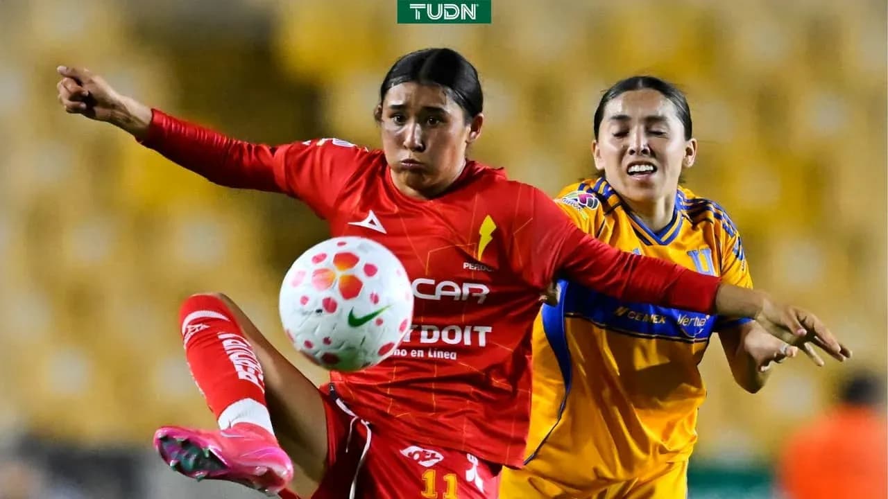 Jugadora de Necaxa en acción contra Tigres UANL Jugadora de Necaxa en acción contra Tigres UANL