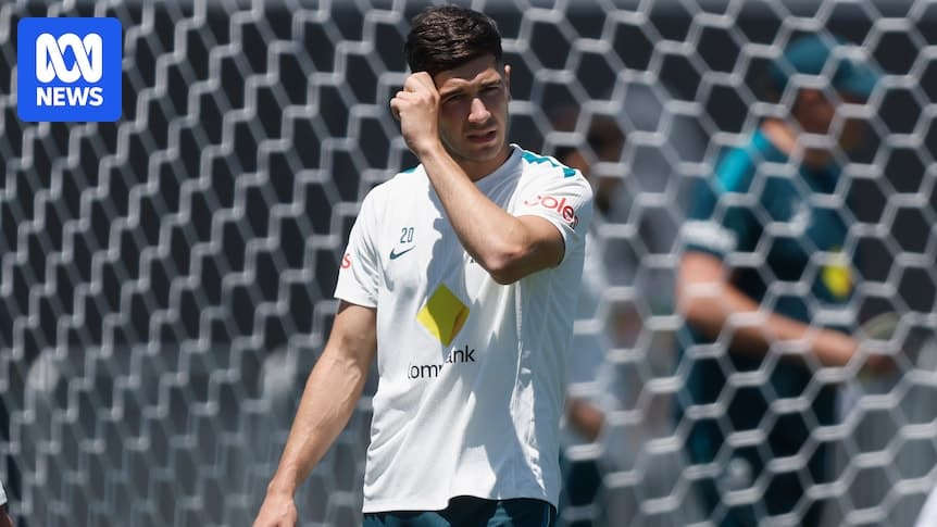 Jugador tocándose la cabeza durante entrenamiento Jugador tocándose la cabeza durante entrenamiento