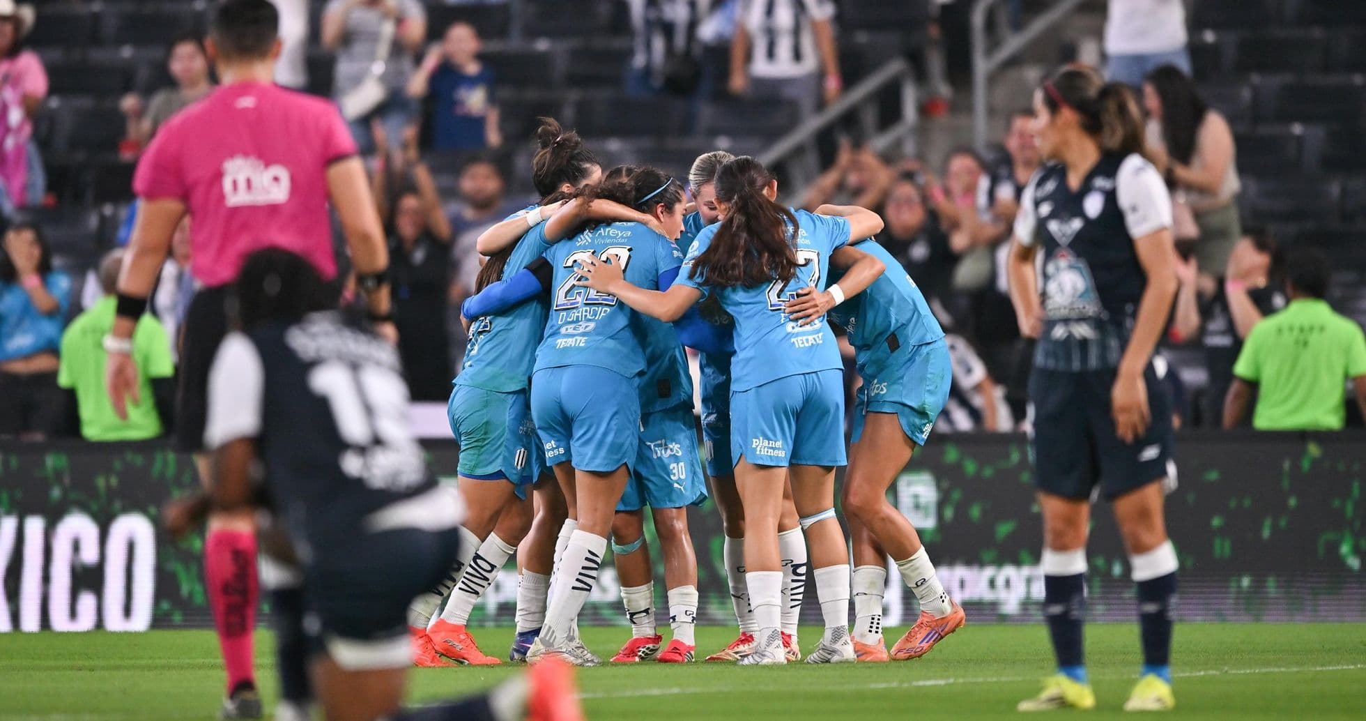 Jugadoras de Monterrey celebrando un gol Jugadoras de Monterrey celebrando un gol