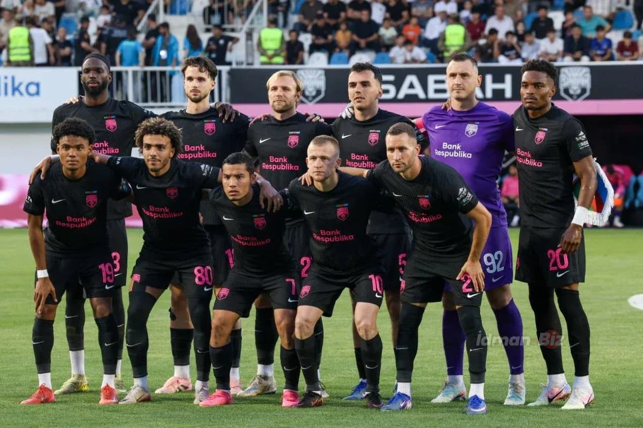 Equipo de Sabah FA posando antes del partido Equipo de Sabah FA posando antes del partido