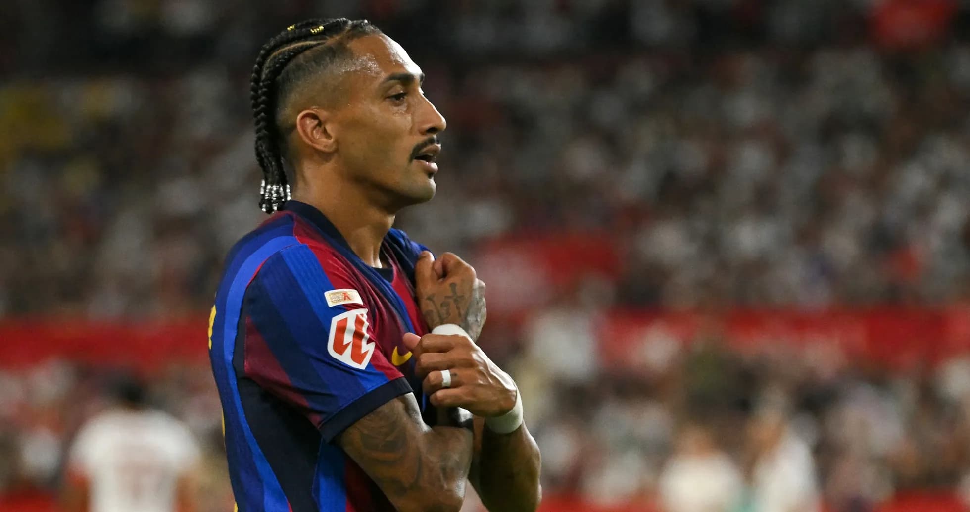 Jugador de Barcelona en el campo durante el partido Jugador de Barcelona en el campo durante el partido