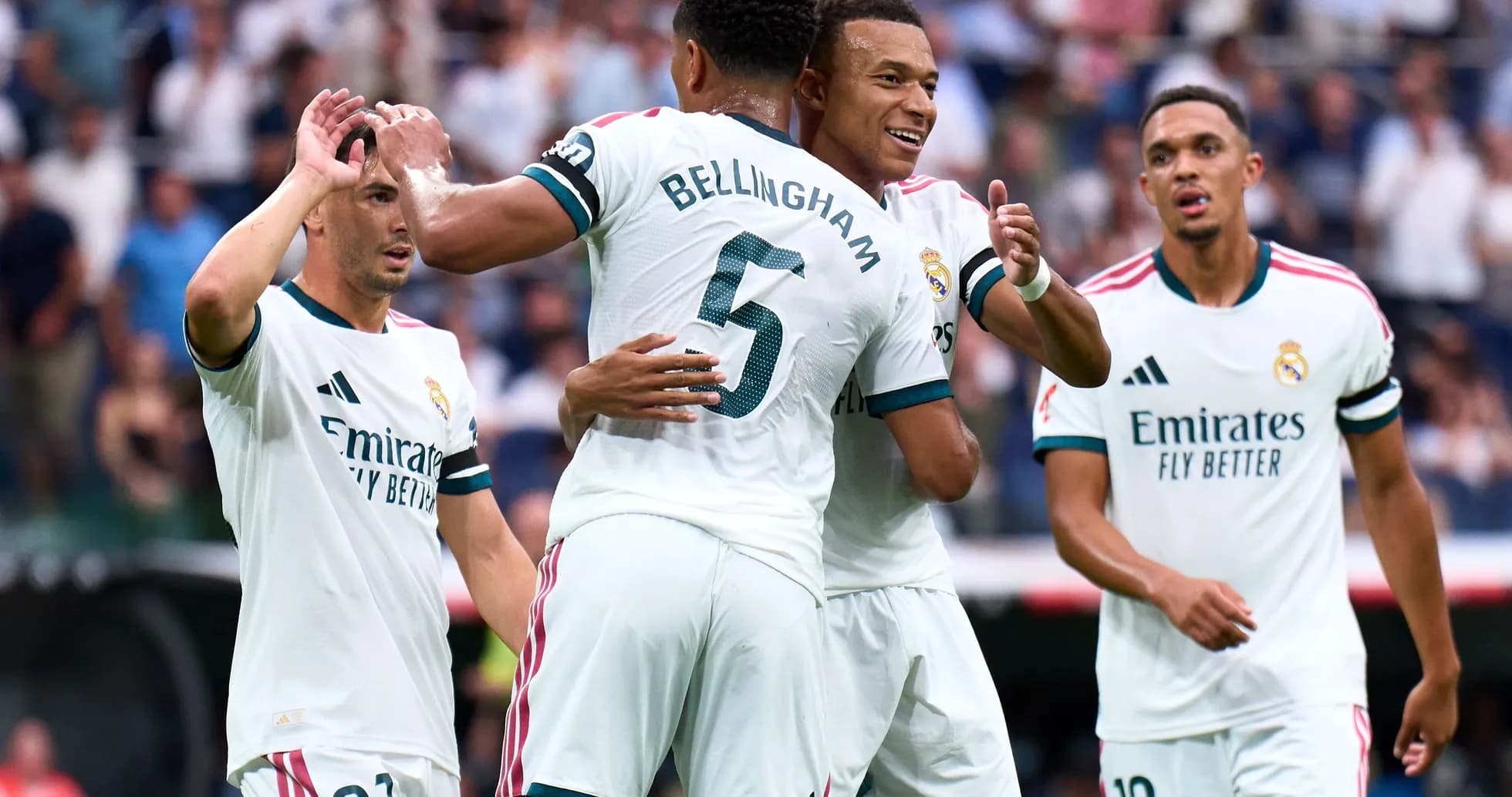 Jugadores del Real Madrid celebrando un gol Jugadores del Real Madrid celebrando un gol