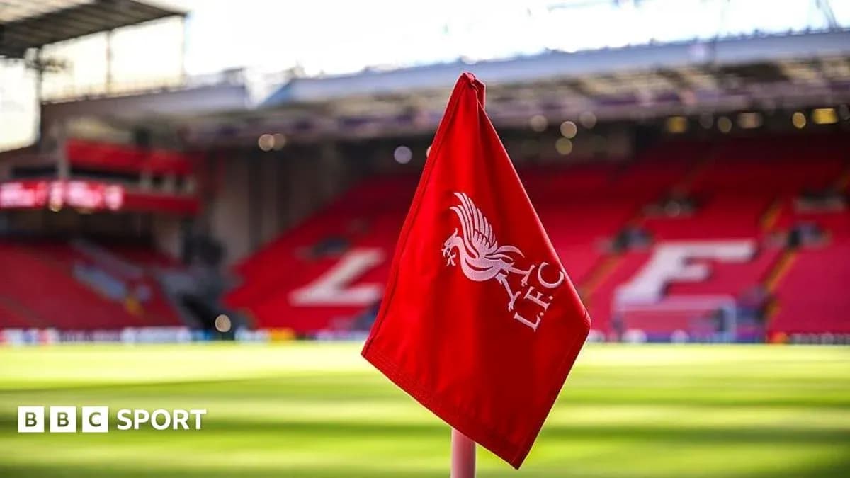 Esquina con bandera de Liverpool en Anfield Esquina con bandera de Liverpool en Anfield