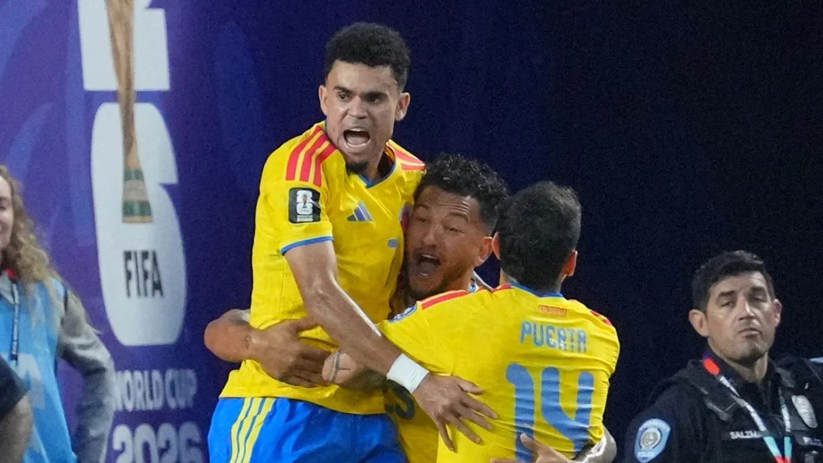 Jugadores de Colombia celebrando un gol en el partido Jugadores de Colombia celebrando un gol en el partido