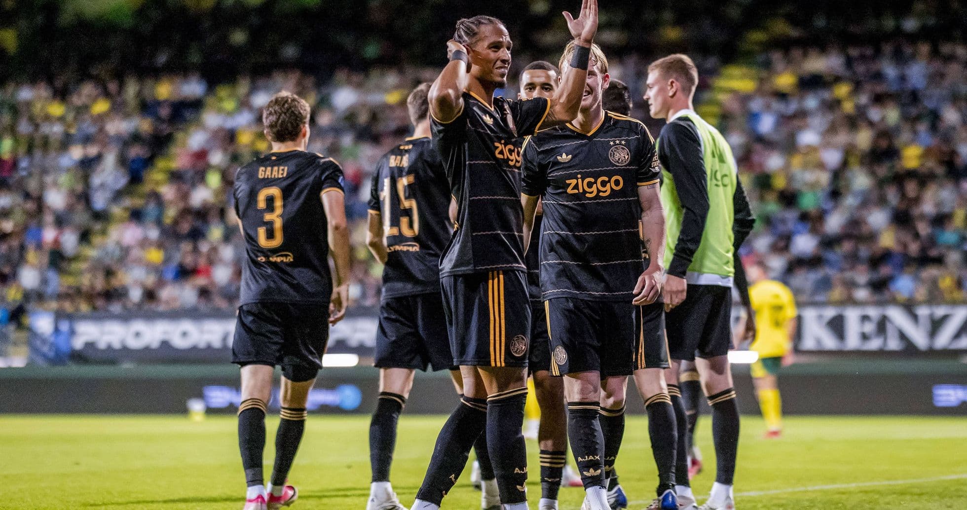 Jugadores de Ajax celebrando un gol en el partido Jugadores de Ajax celebrando un gol en el partido