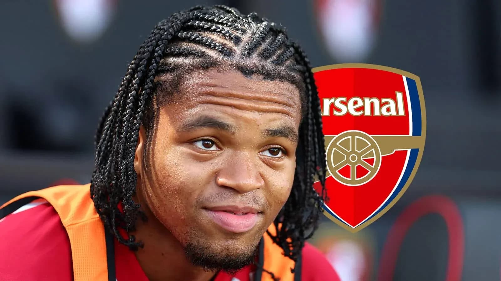 Jugador de Arsenal posando con trenza en el cabello Jugador de Arsenal posando con trenza en el cabello