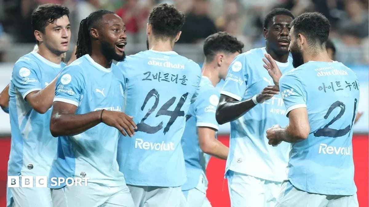 Jugadores del equipo celebrando un gol en el partido Jugadores del equipo celebrando un gol en el partido