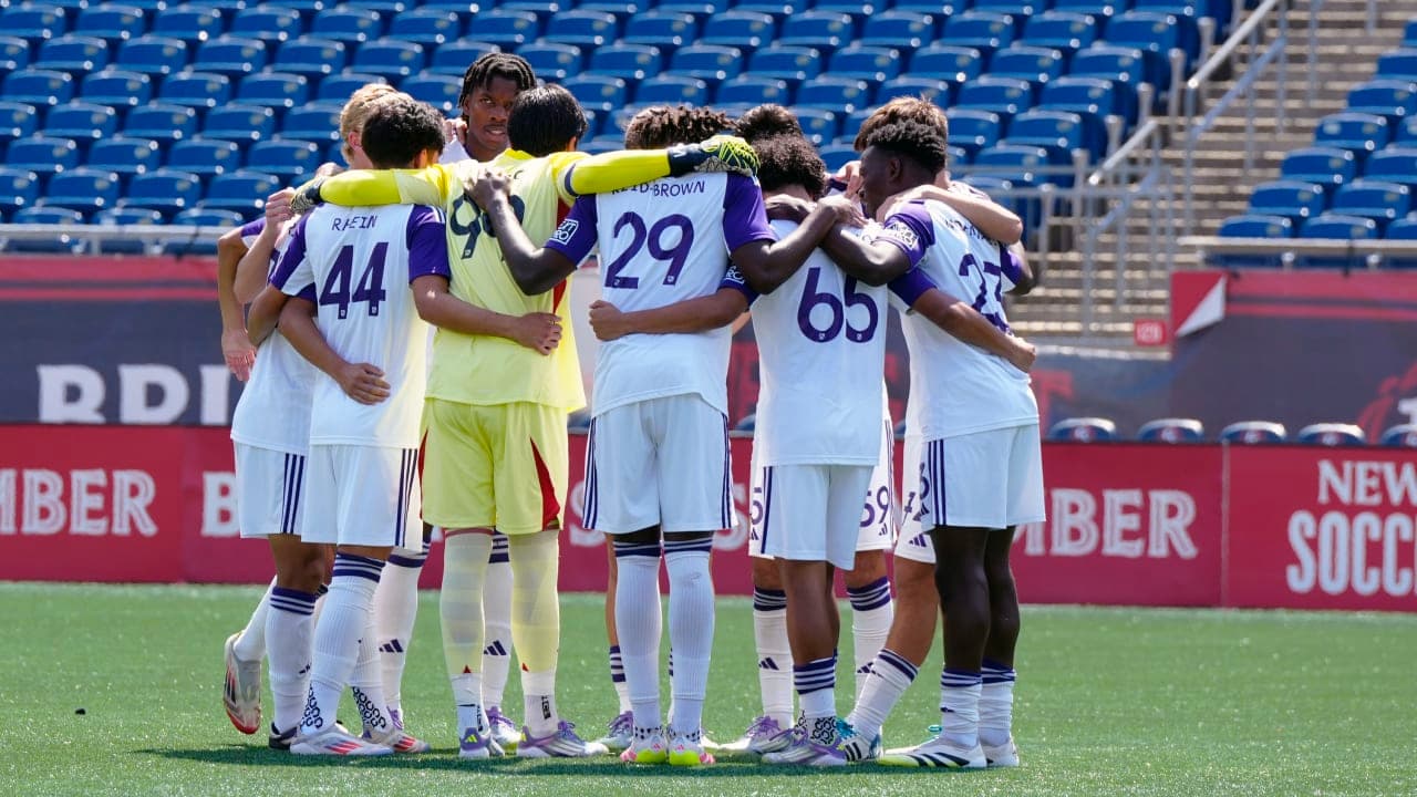 Jugadores de Orlando City II en reunión antes del partido Jugadores de Orlando City II en reunión antes del partido
